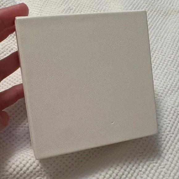 Jeffree Star Cosmetics Extreme Frost Shimmery Silver Highlighter in Pink Box - Picture 4 of 6